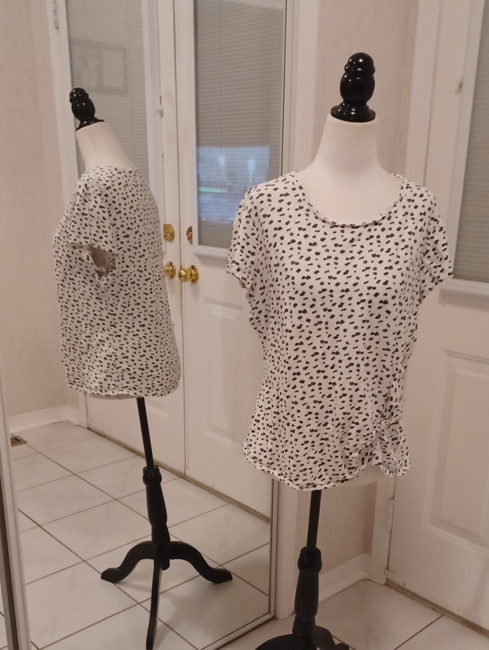 Free Add-on White Floral Twist Knot Tee - Size Large